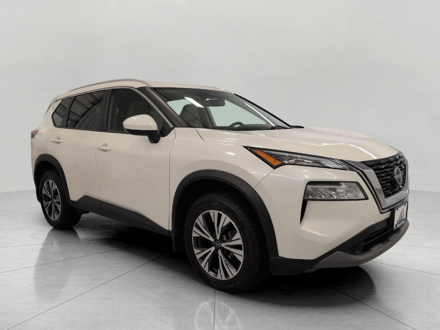 Used 2023 Nissan Rogue SV w/ SV Premium B Package AWD/4WD image 1