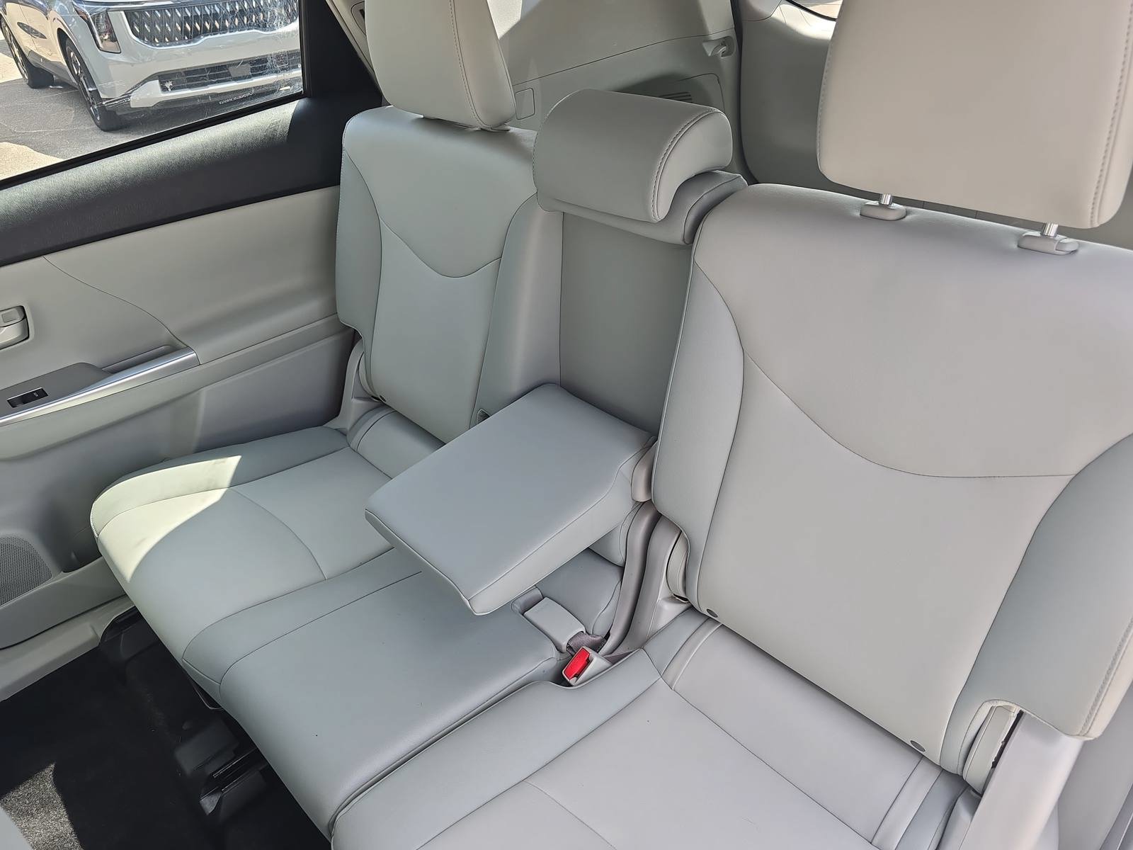Used 2012 Toyota Prius V Five FWD image 13