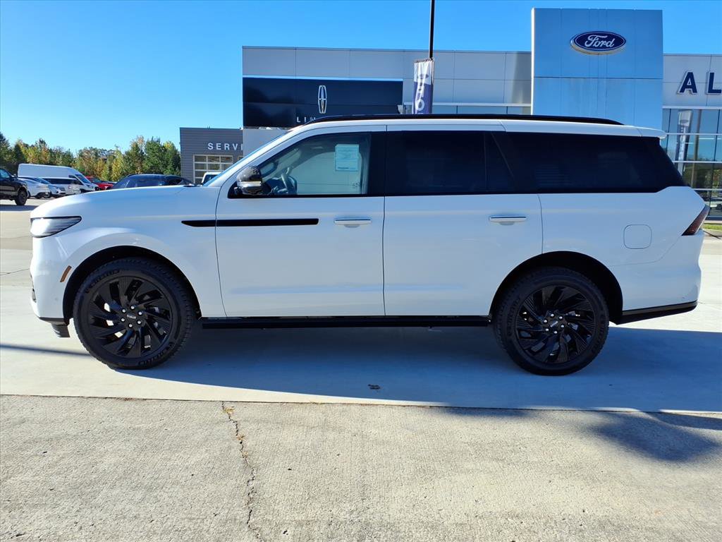 New 2025 Lincoln Navigator Reserve image 2