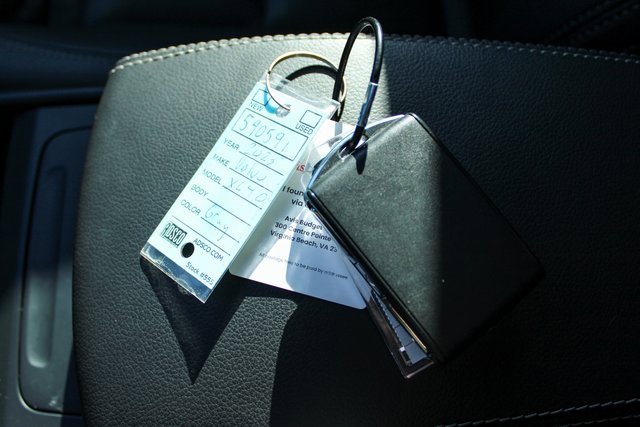 Used 2025 Volvo XC40 B5 Plus image 32