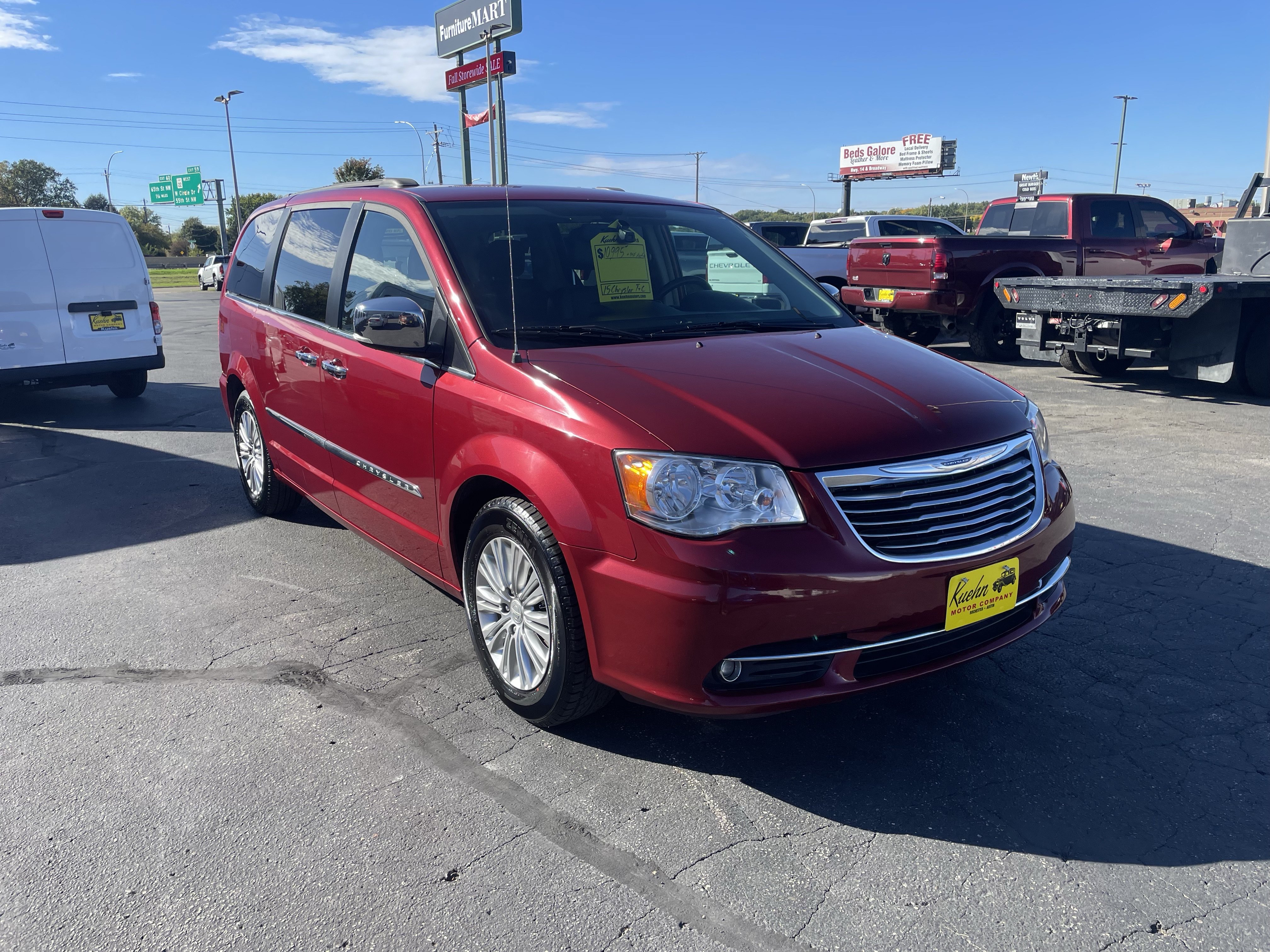 Used 2015 Chrysler Town & Country Touring-L w/ Driver Convenience Group FWD image 4