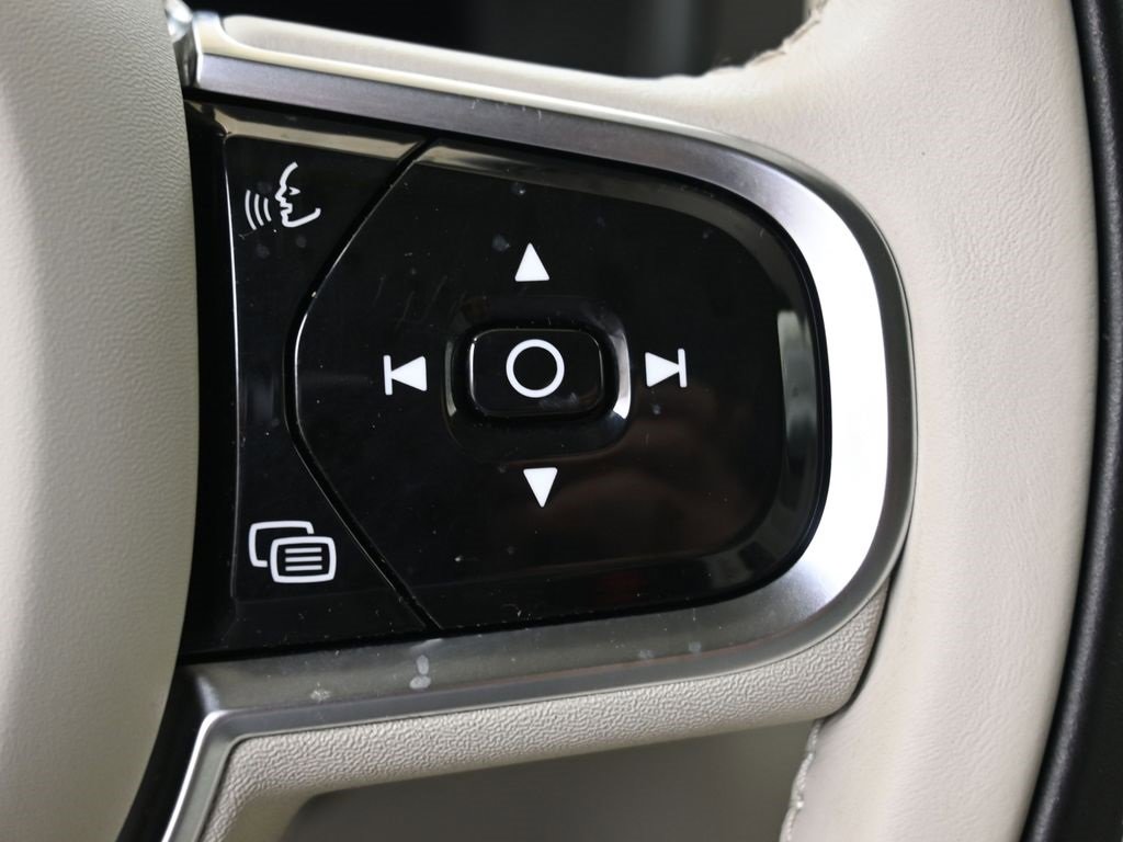 Certified 2024 Volvo XC90 B5 Plus w/ Protection Package Premier image 25