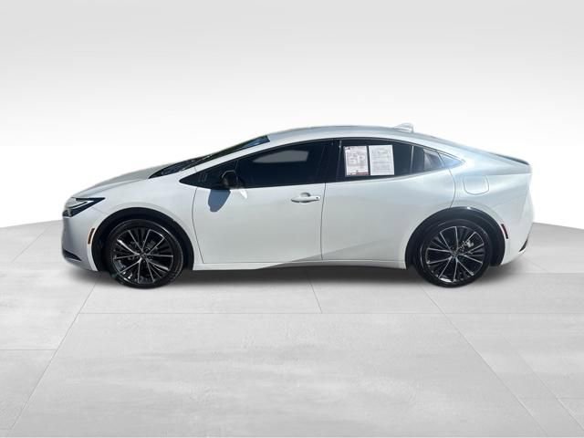Used 2024 Toyota Prius XLE FWD image 2