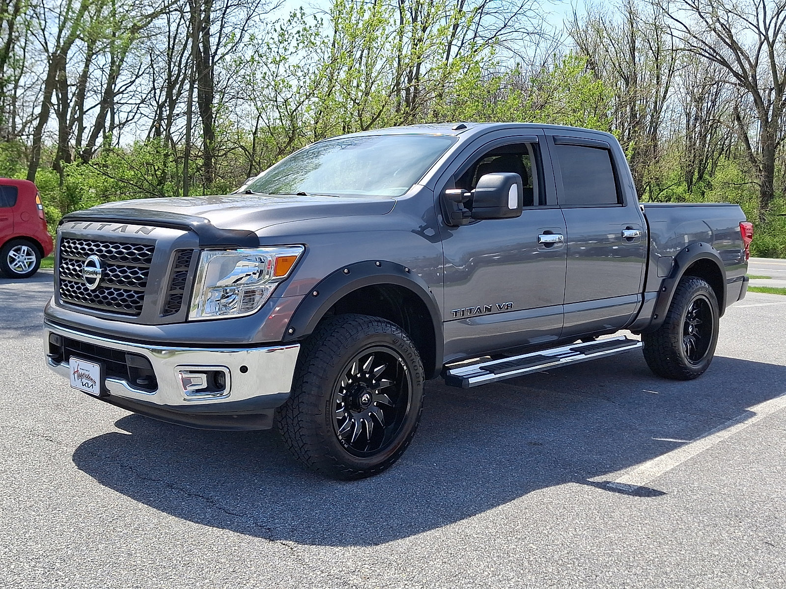 Used 2019 Nissan Titan SV w/ SV Convenience Package image 3