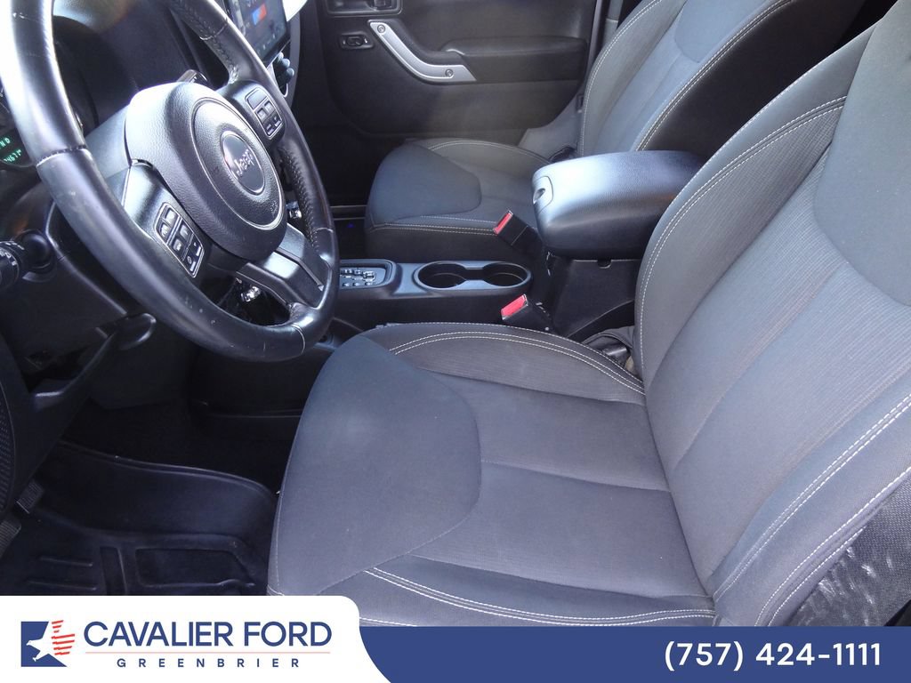 Used 2016 Jeep Wrangler Sahara w/ Connectivity Group AWD/4WD image 7