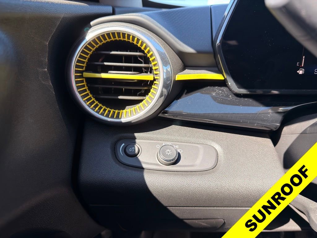 Used 2024 Chevrolet Trax ACTIV w/ Sunroof Package image 24