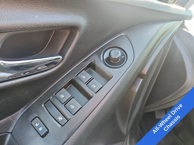 Used 2022 Chevrolet Trax LT w/ LT Convenience Package image 12