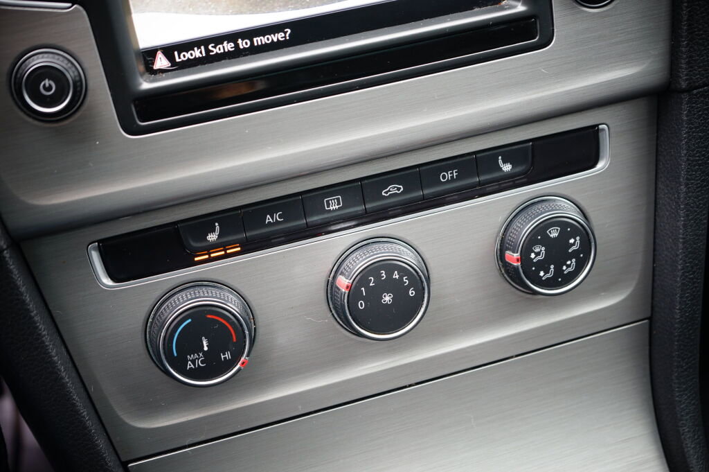 Used 2016 Volkswagen Golf SE w/ Lighting Package image 17