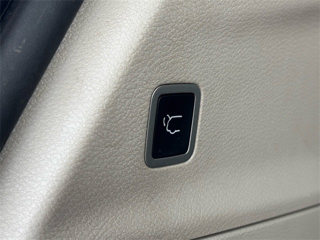 Used 2020 Chrysler Pacifica Touring-L image 15