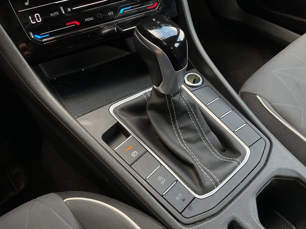 Used 2025 Volkswagen Jetta Sport image 33