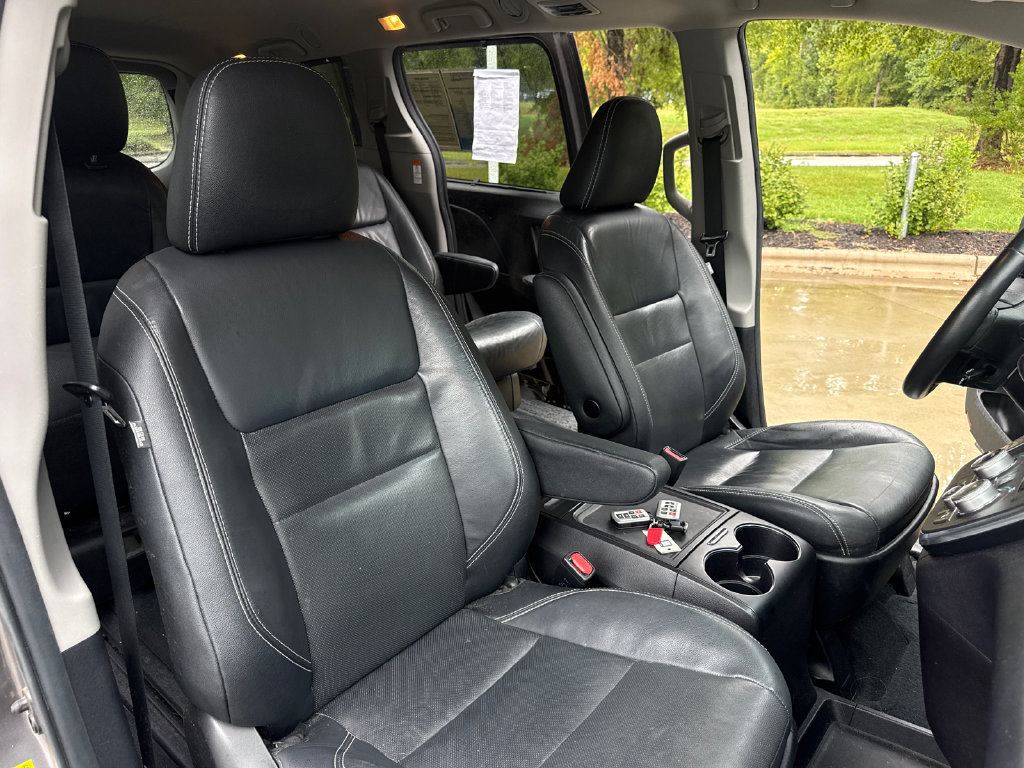 Used 2017 Toyota Sienna SE w/ SE Preferred Package FWD image 34