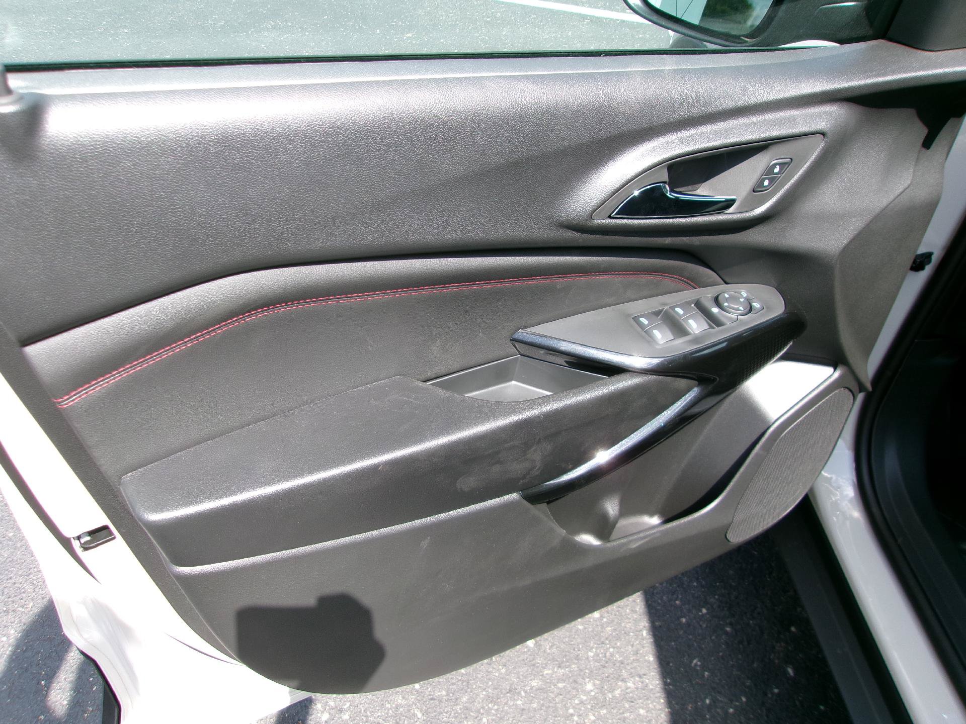 New 2026 Chevrolet Trax RS w/ Sunroof Package FWD image 10