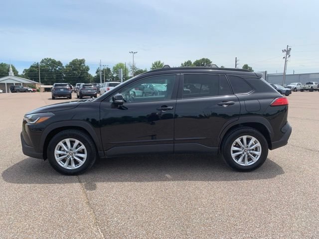 Used 2024 Toyota Corolla Cross LE FWD image 4