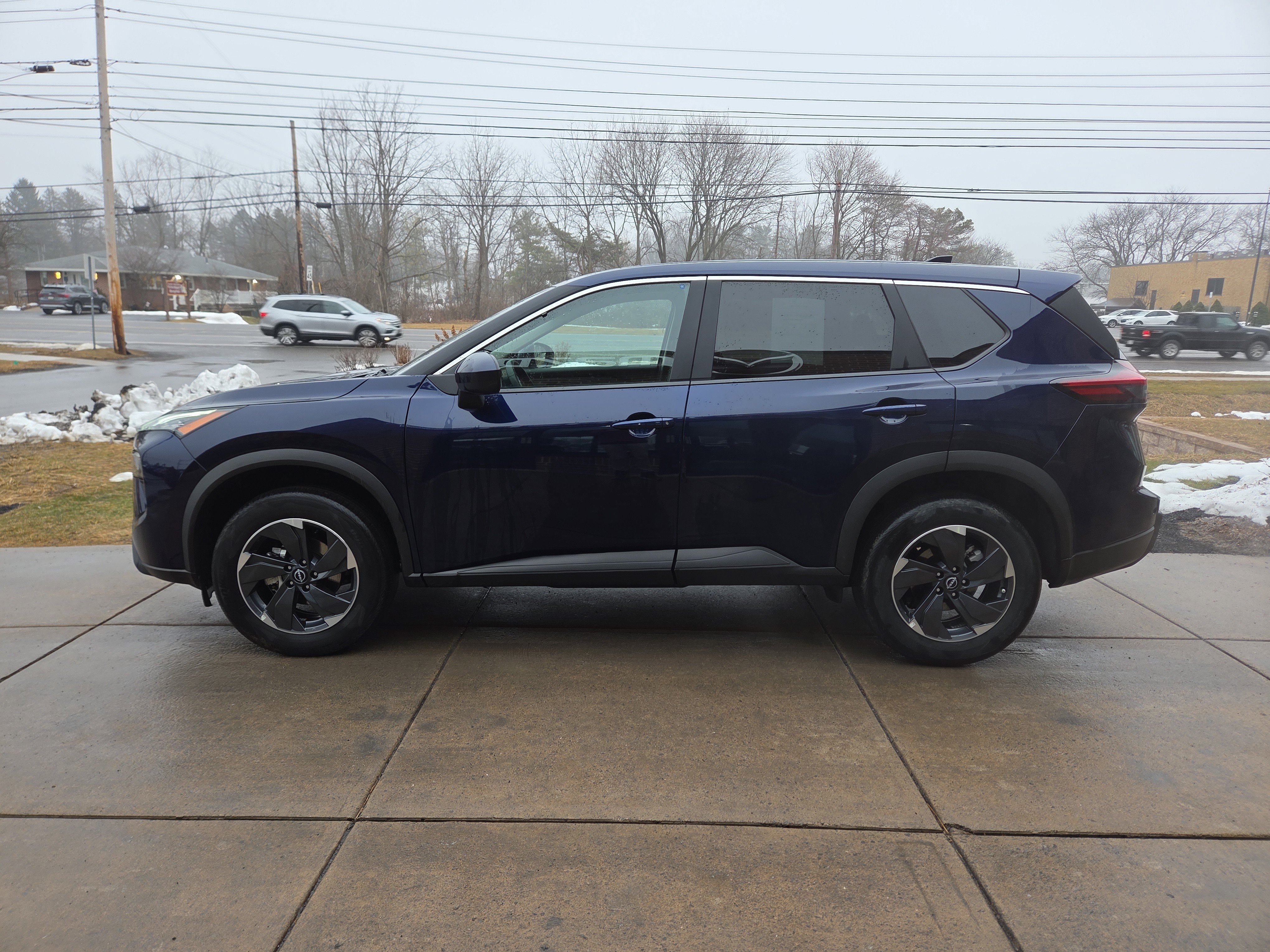 Used 2025 Nissan Rogue SV image 7