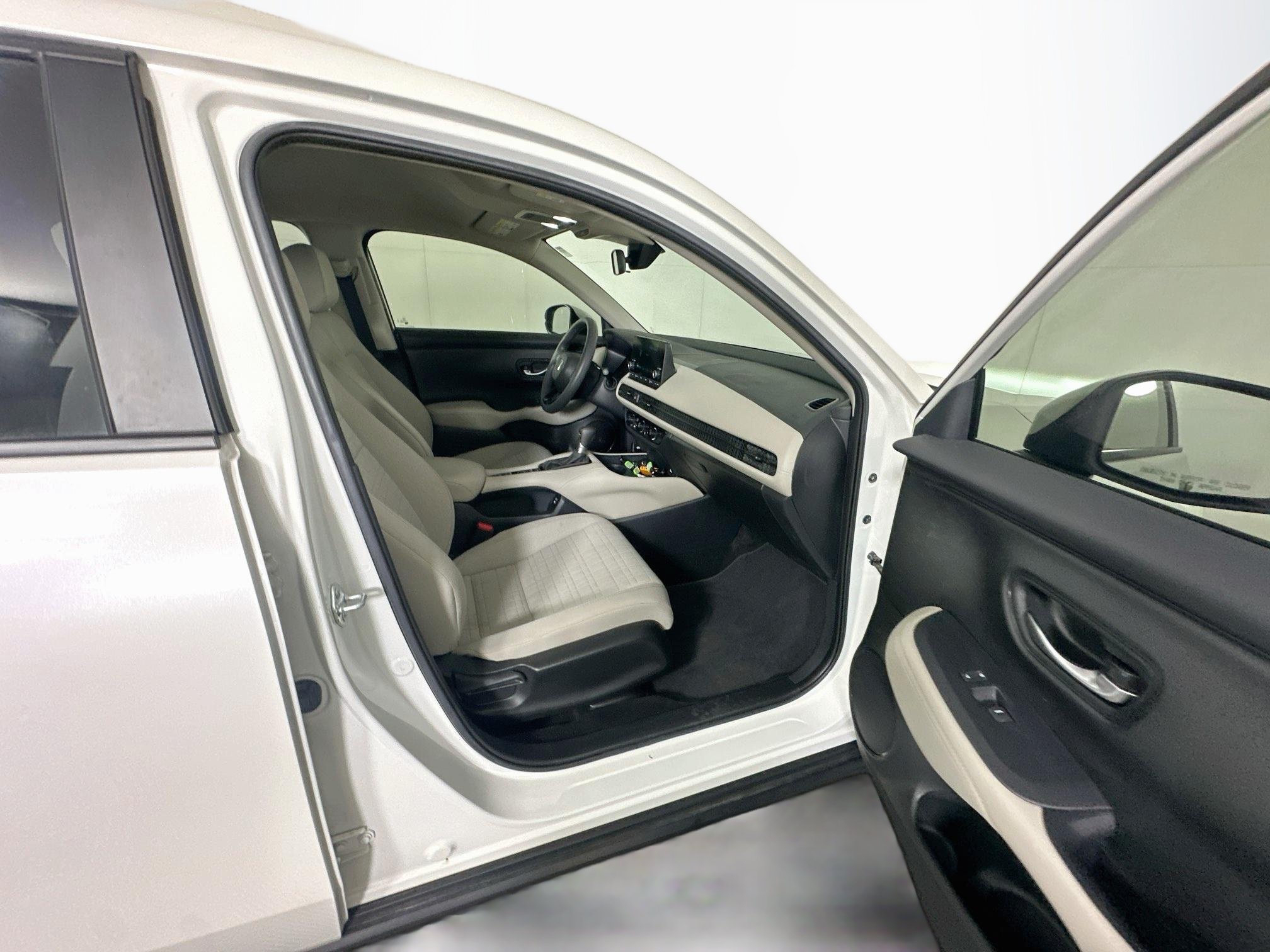 Used 2025 Honda HR-V LX image 29