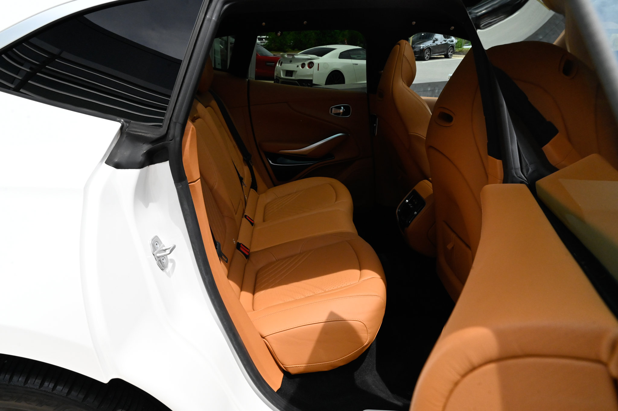 Used 2024 Aston Martin DBX AWD/4WD image 48