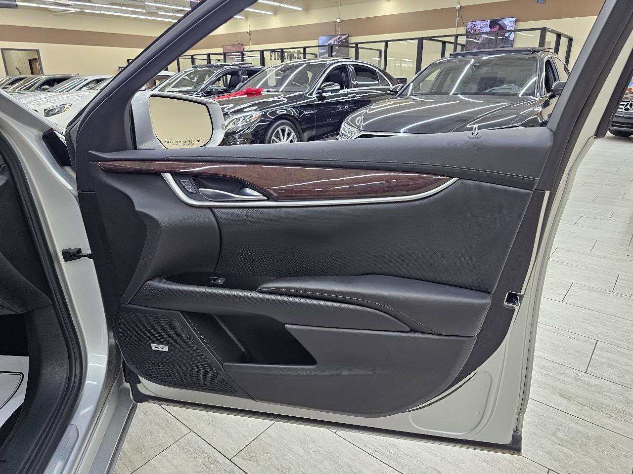 Used 2013 Cadillac XTS Luxury FWD image 39