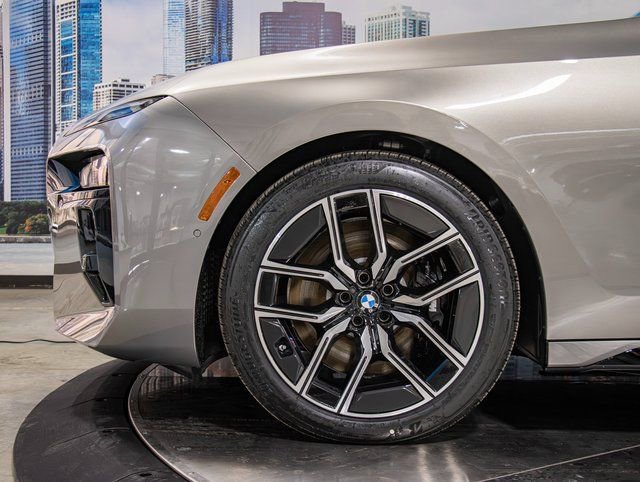 Used 2026 BMW 740i xDrive w/ Premium Package image 7