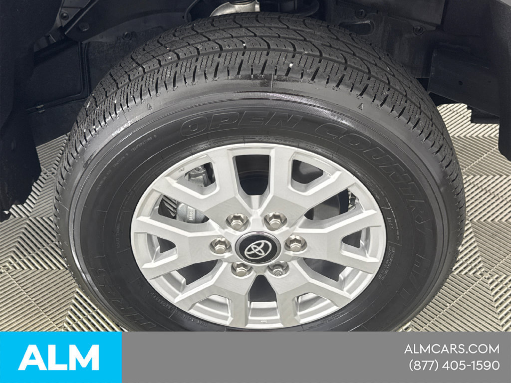 Used 2025 Toyota Tacoma SR5 AWD/4WD image 15