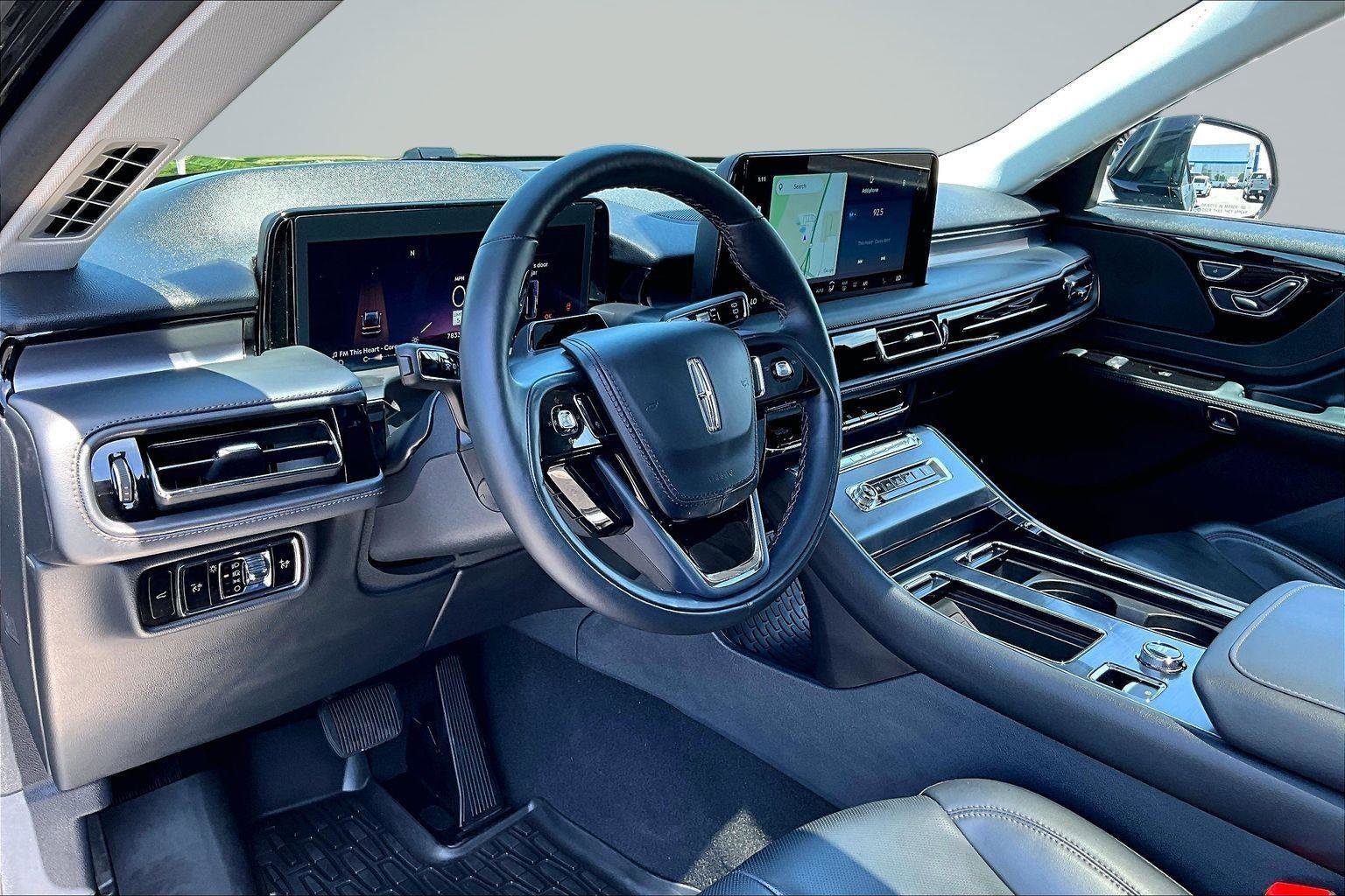 Used 2025 Lincoln Aviator AWD image 15