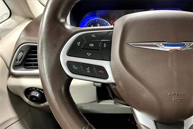Used 2017 Chrysler Pacifica Touring-L image 12