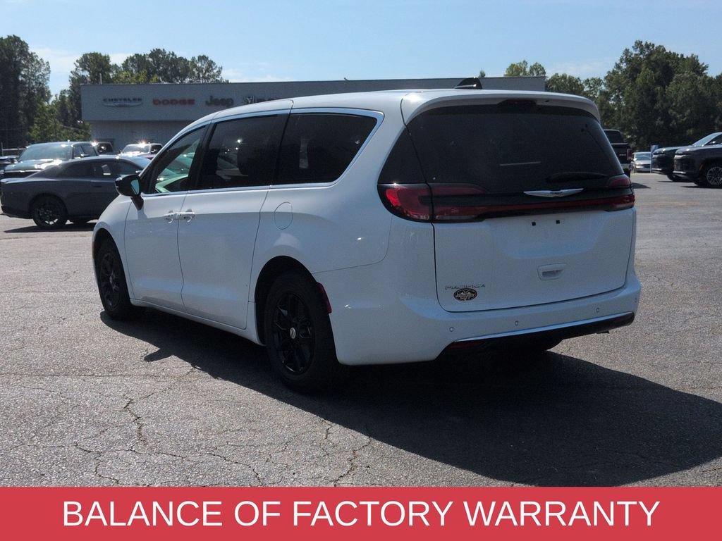 Used 2025 Chrysler Pacifica Select FWD image 5
