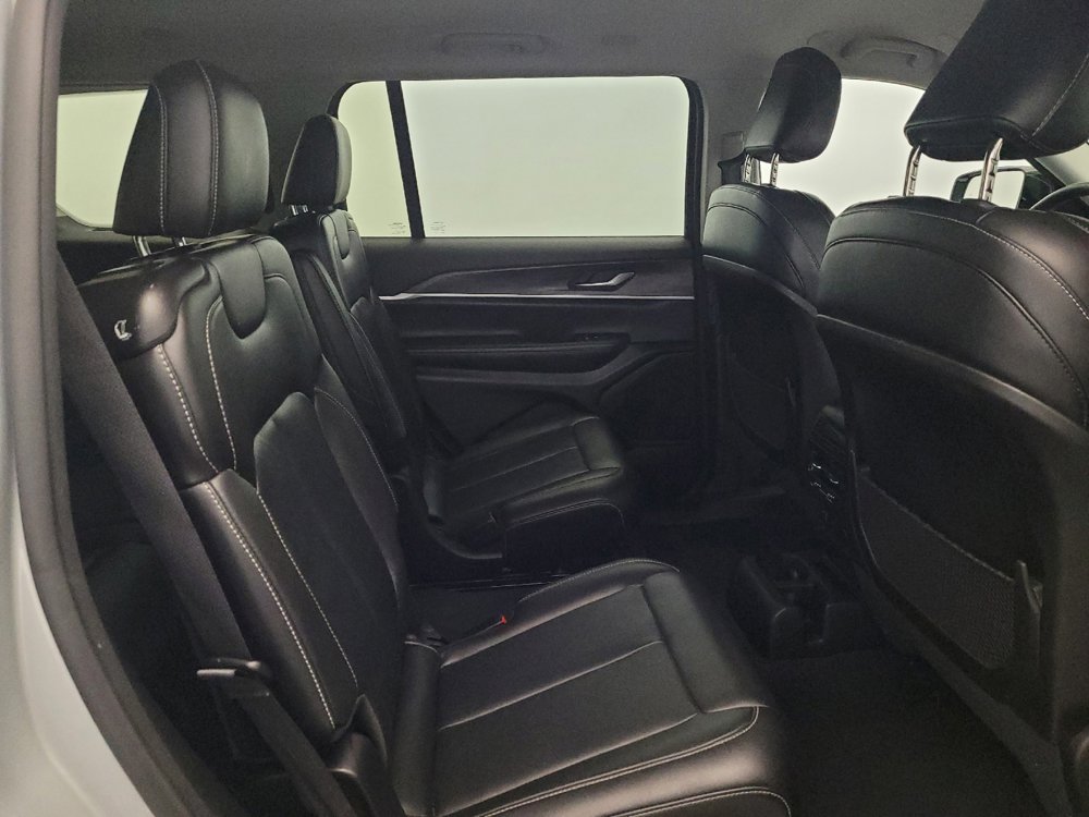 Used 2023 Jeep Grand Cherokee L Limited AWD/4WD image 19