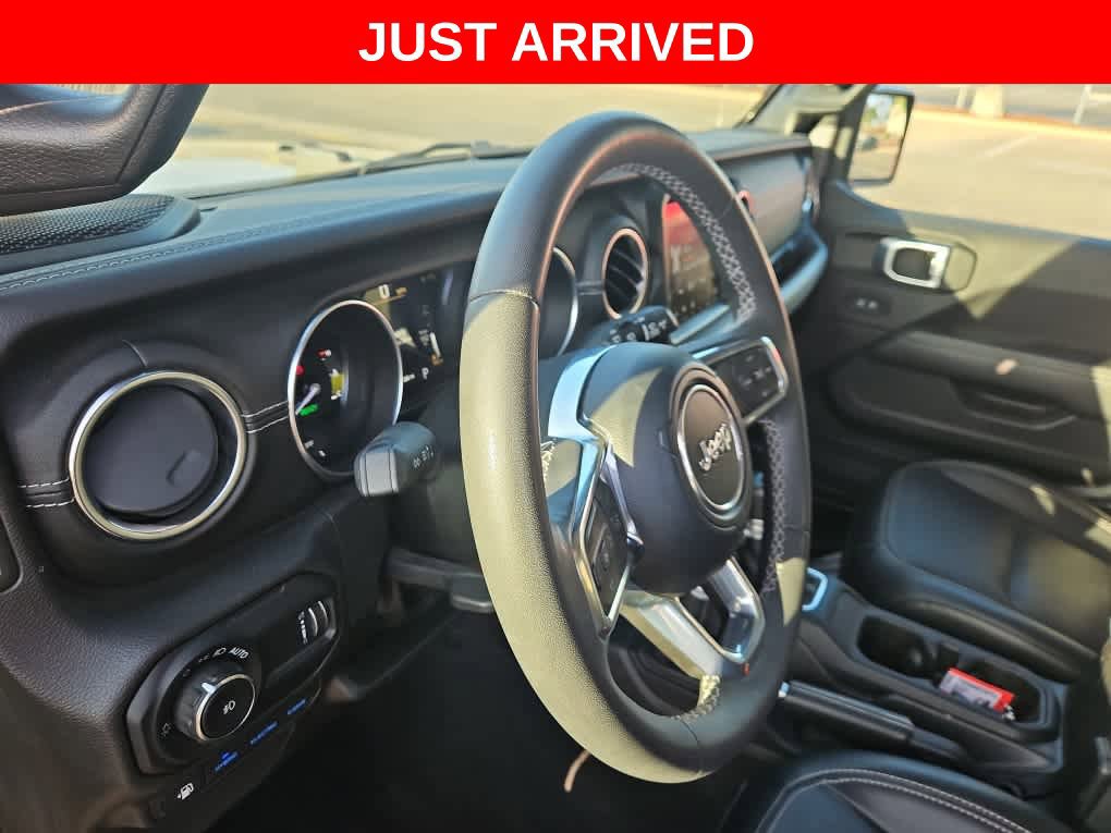Used 2023 Jeep Wrangler Unlimited Sahara AWD/4WD image 9
