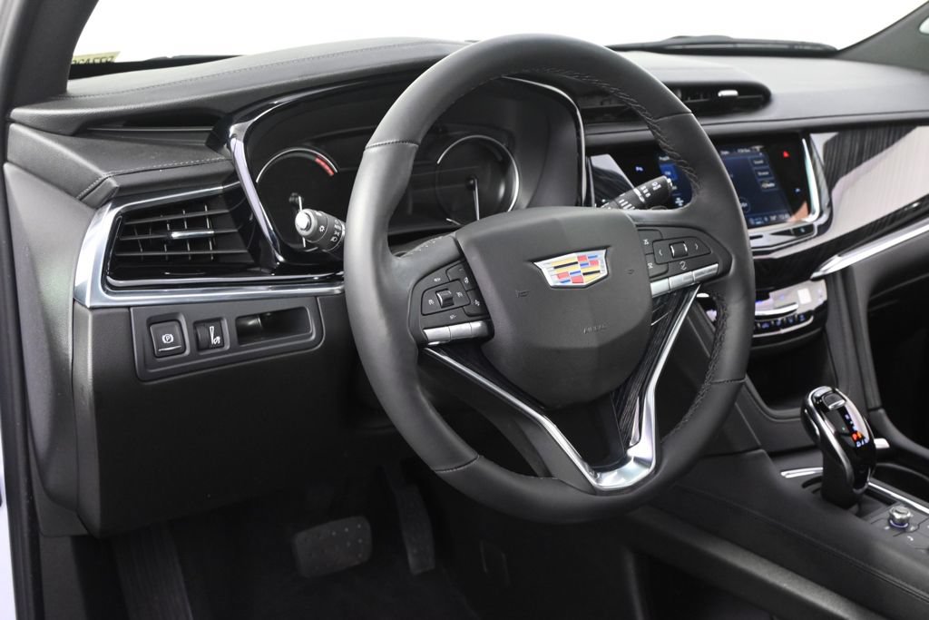 Used 2024 Cadillac XT6 Premium Luxury AWD/4WD image 12