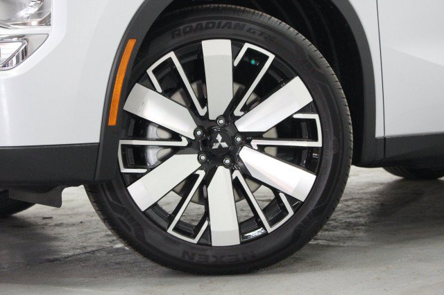 New 2026 Mitsubishi Outlander SE FWD image 3