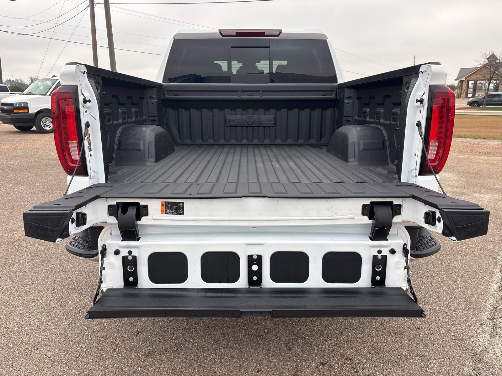 New 2026 GMC Sierra 1500 SLT image 21