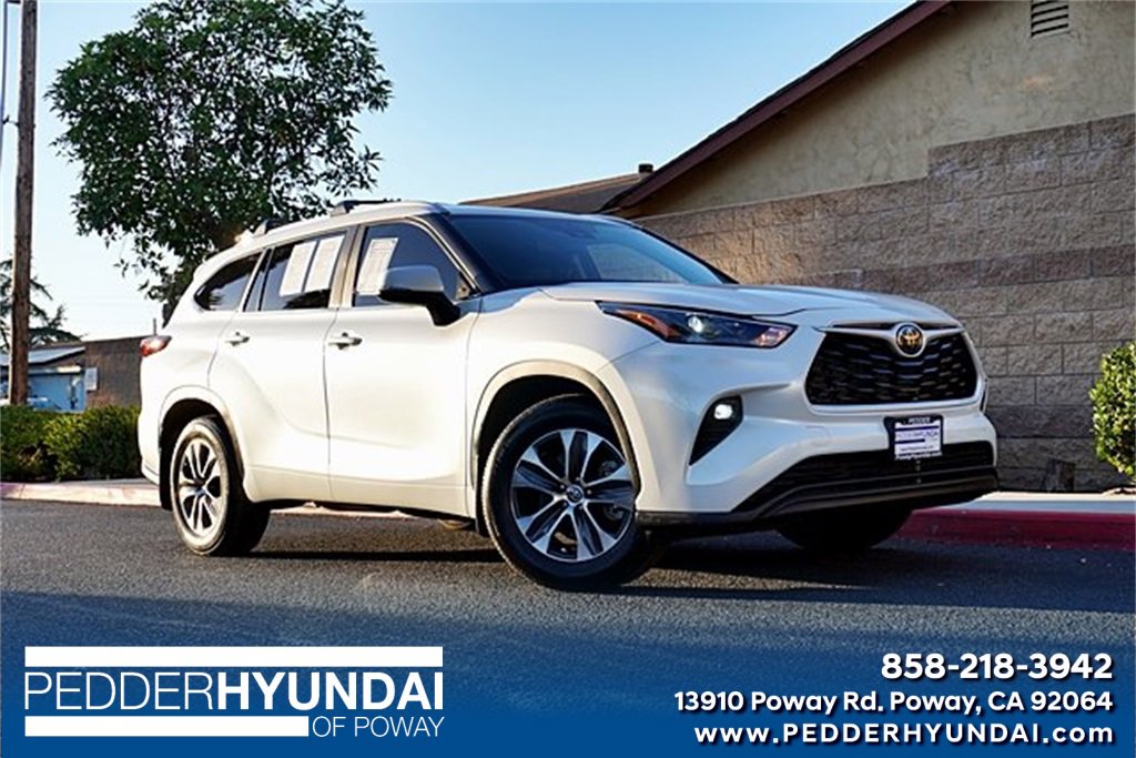 Used 2024 Toyota Highlander LE