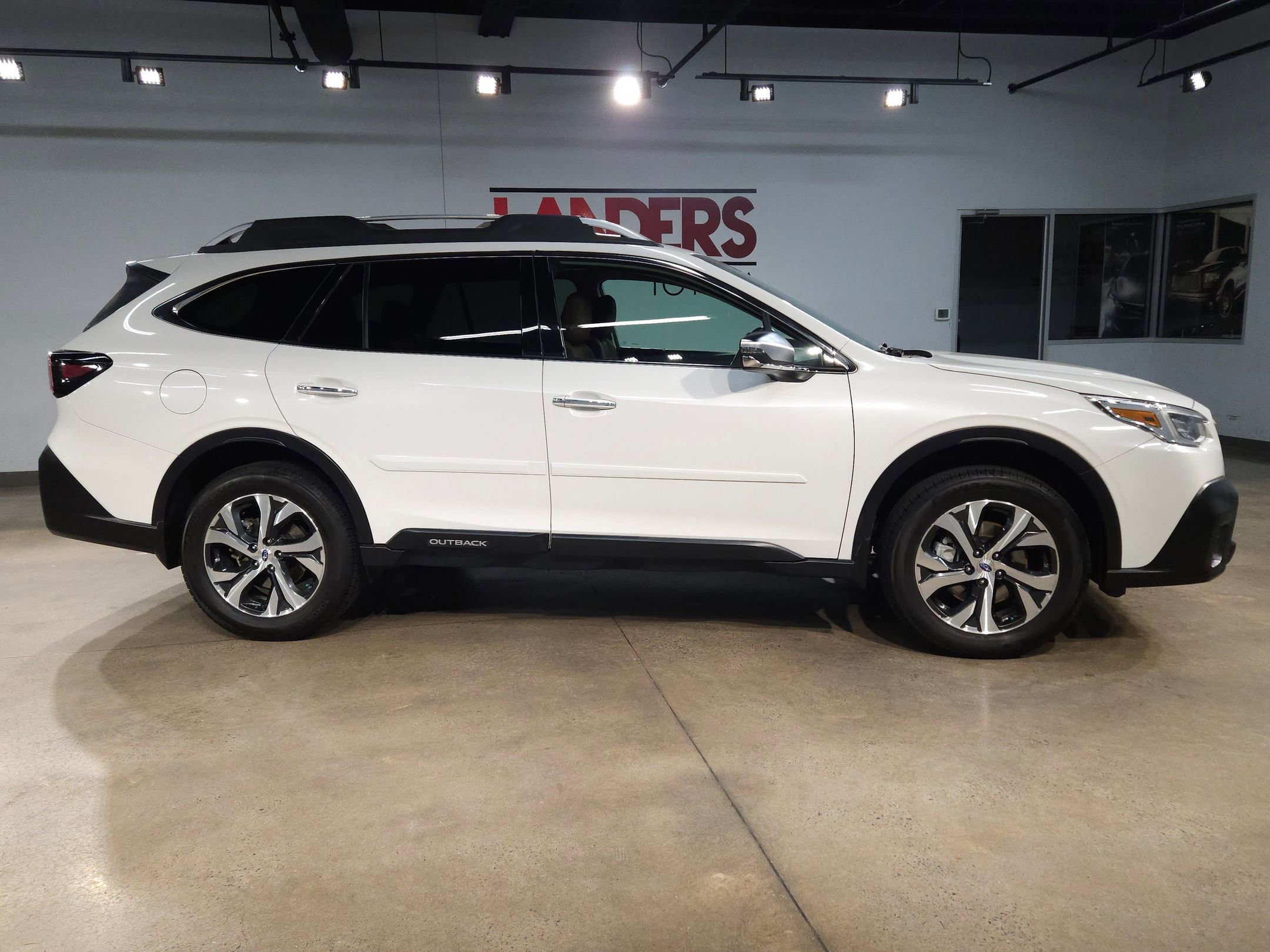 Used 2021 Subaru Outback Touring w/ Popular Package #2 image 8