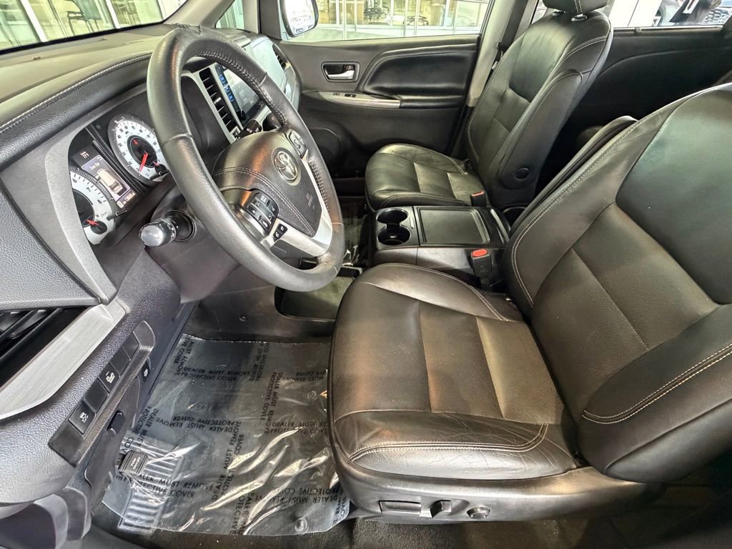 Used 2017 Toyota Sienna SE FWD image 21