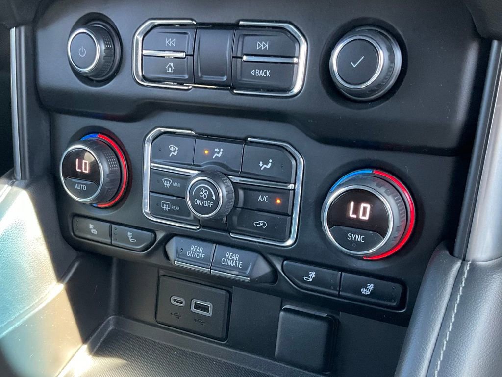 Used 2021 Chevrolet Suburban Z71 w/ Luxury Package image 41