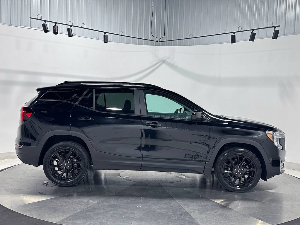 Used 2023 GMC Terrain SLE w/ Elevation Edition AWD/4WD image 10