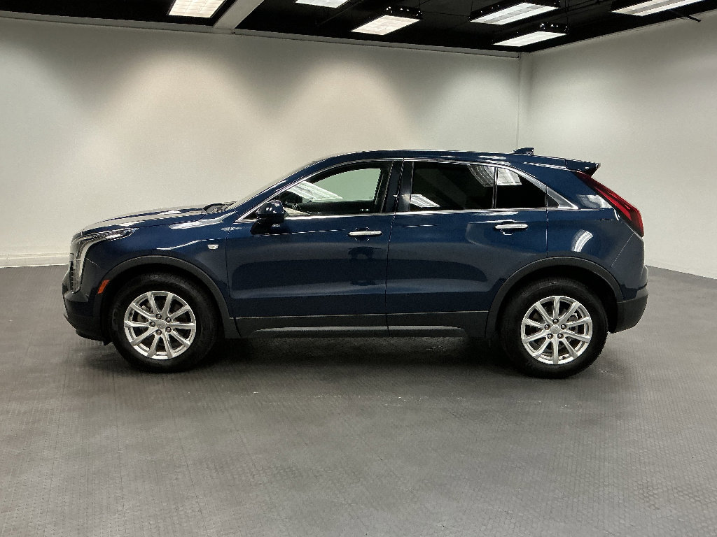 Used 2019 Cadillac XT4 Luxury w/ Cold Weather Package FWD image 2