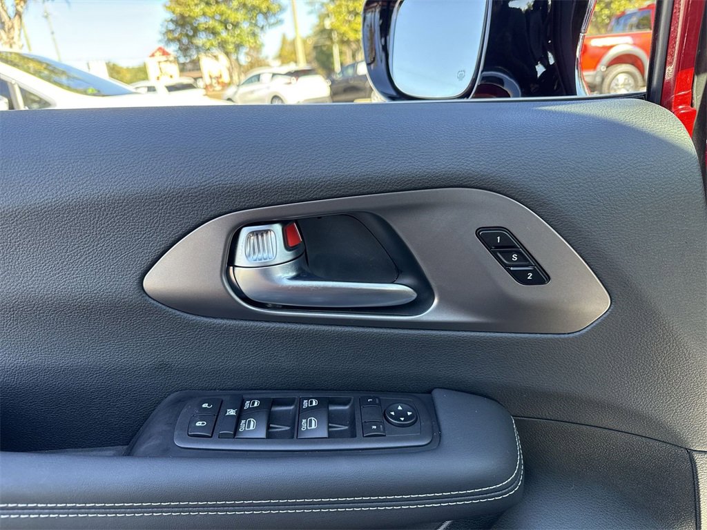 New 2026 Chrysler Pacifica Select image 13