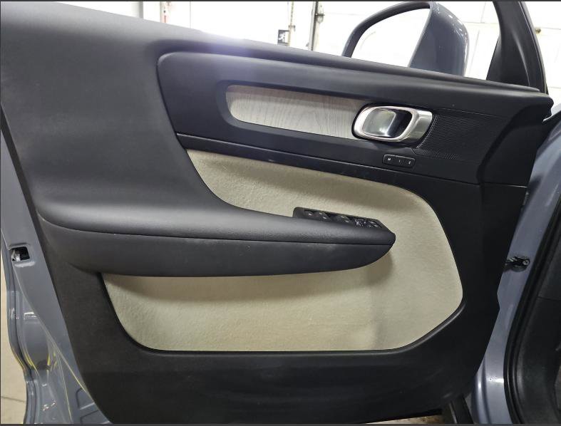 Used 2023 Volvo XC40 B5 Plus w/ Climate Package image 14