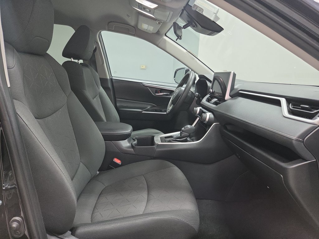 Used 2024 Toyota RAV4 XLE AWD/4WD image 19