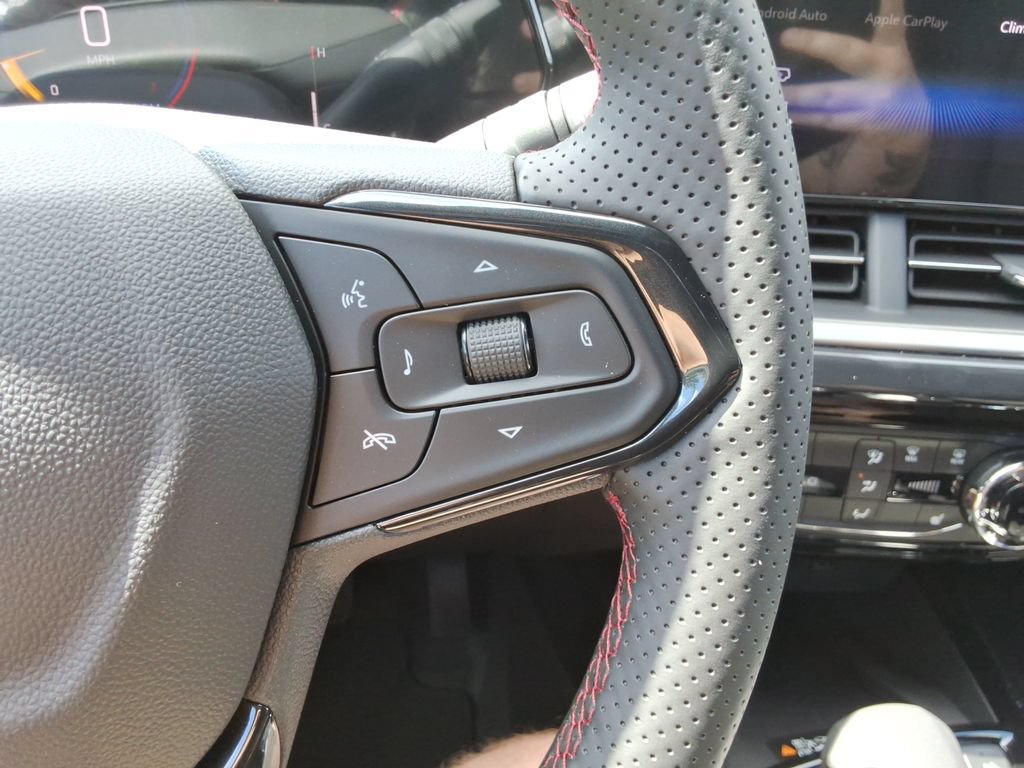 New 2026 Chevrolet Trax RS w/ Sunroof Package FWD image 25