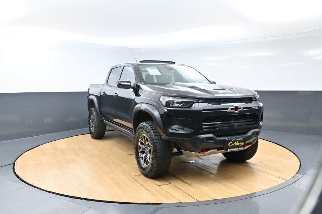 Used 2024 Chevrolet Colorado ZR2 w/ Technology Package AWD/4WD image 3