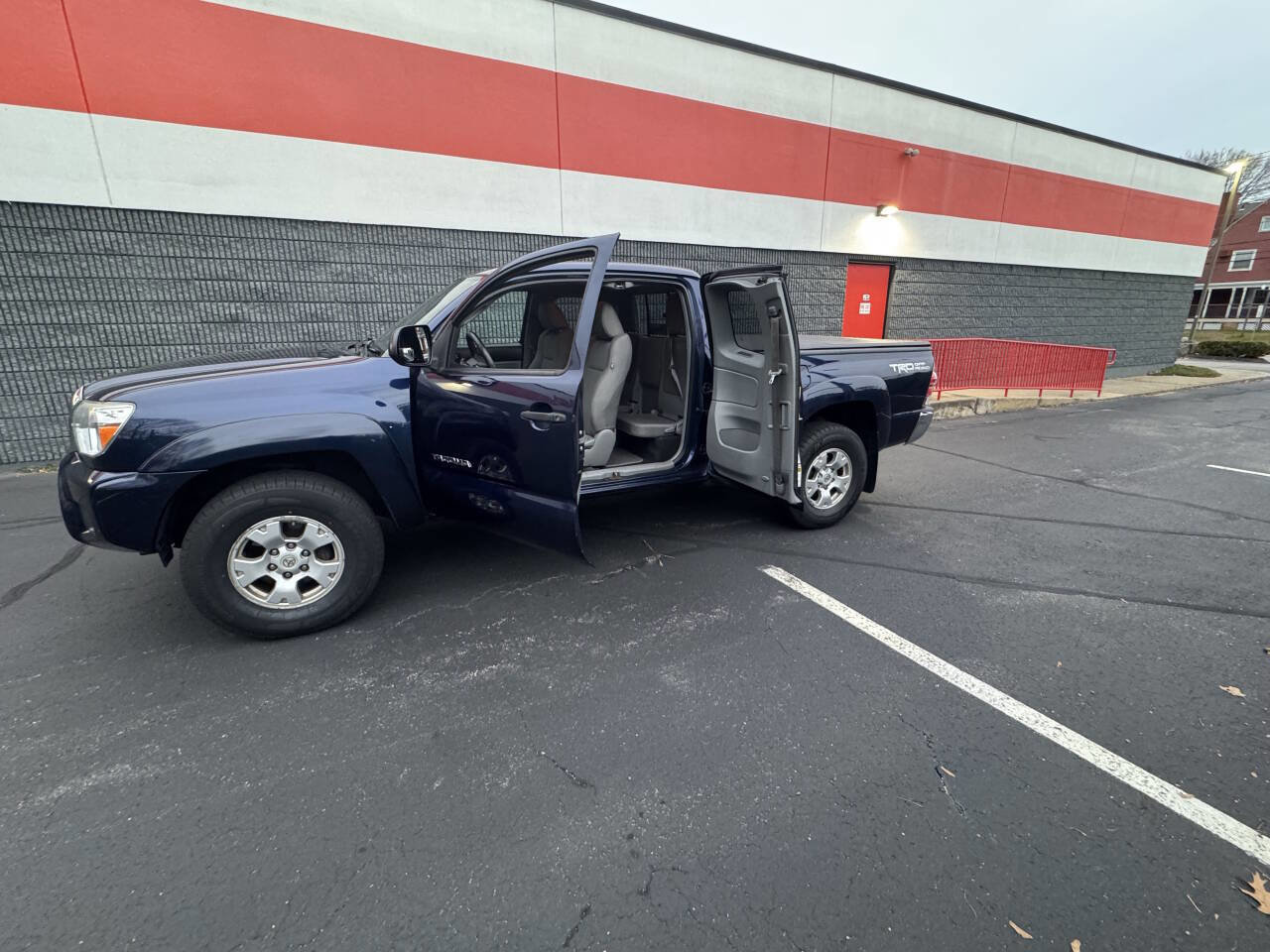 Used 2013 Toyota Tacoma V6 4x4 4dr Access Cab 6.1 ft S image 16