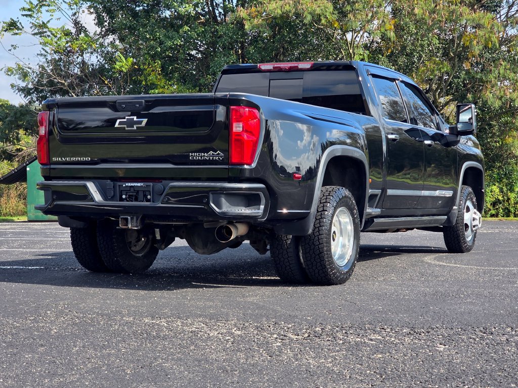 Used 2025 Chevrolet Silverado 3500 High Country w/ High Country Premium Package AWD/4WD image 5