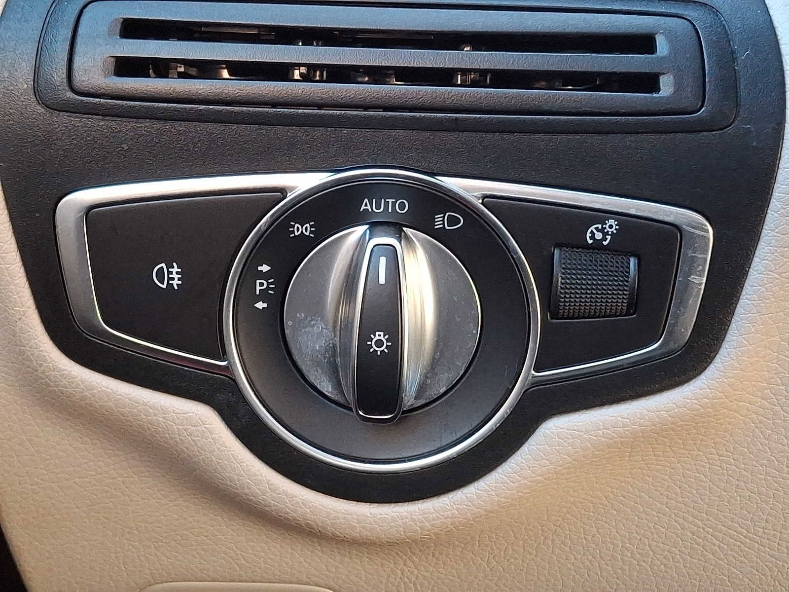 Used 2019 Mercedes-Benz GLC 300 4MATIC image 20