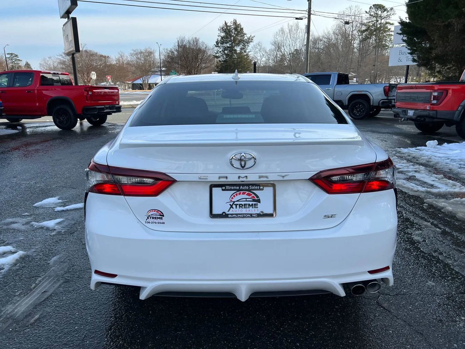 Used 2022 Toyota Camry SE image 5