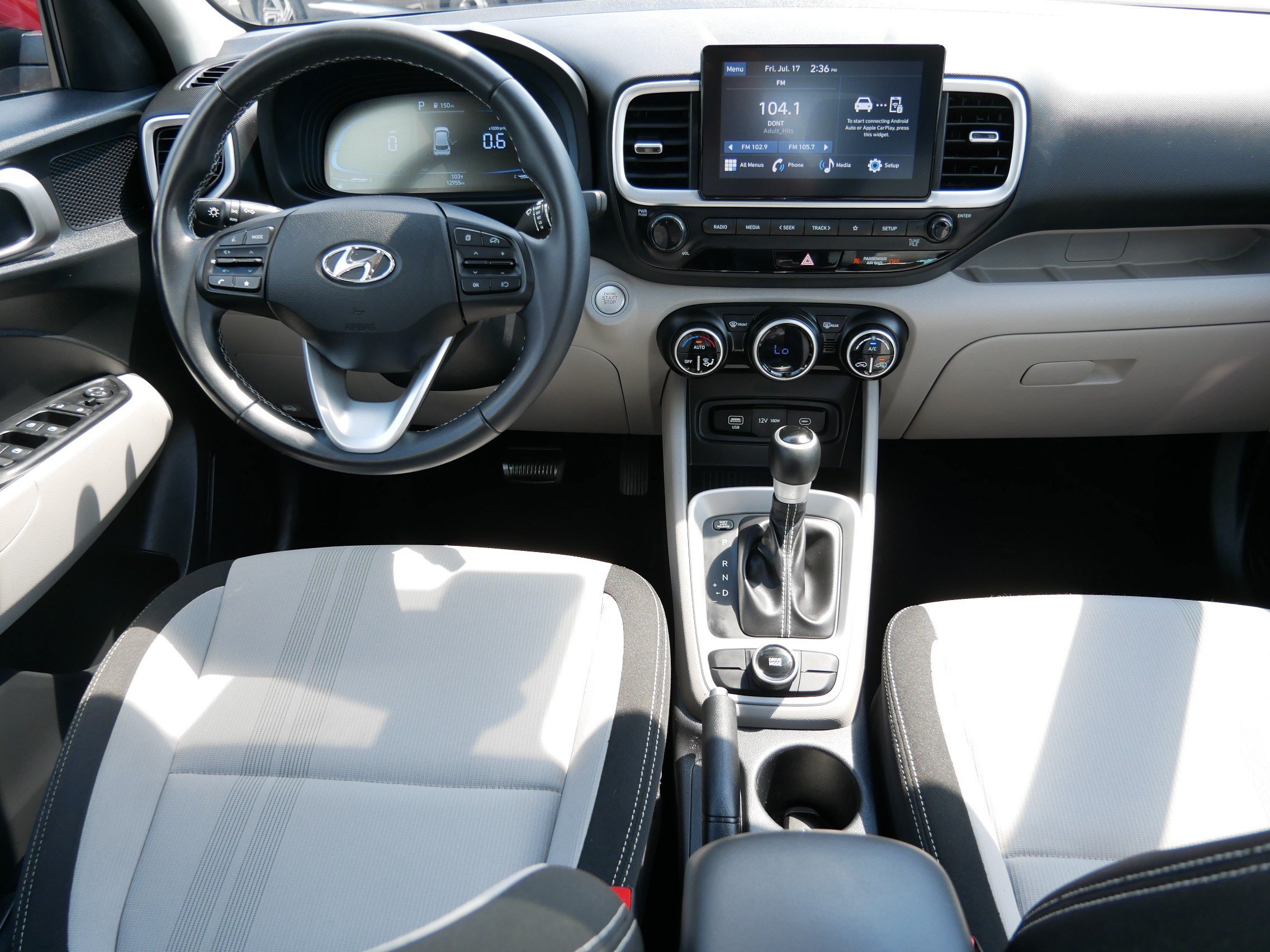 Certified 2024 Hyundai Venue SEL FWD image 10