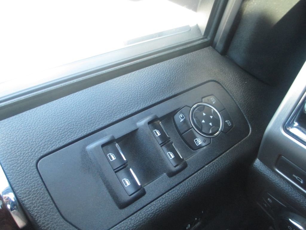 Used 2015 Ford F150 Platinum w/ Equipment Group 701A Luxury AWD/4WD image 32