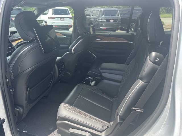 Used 2024 Jeep Grand Cherokee L Summit AWD/4WD image 21