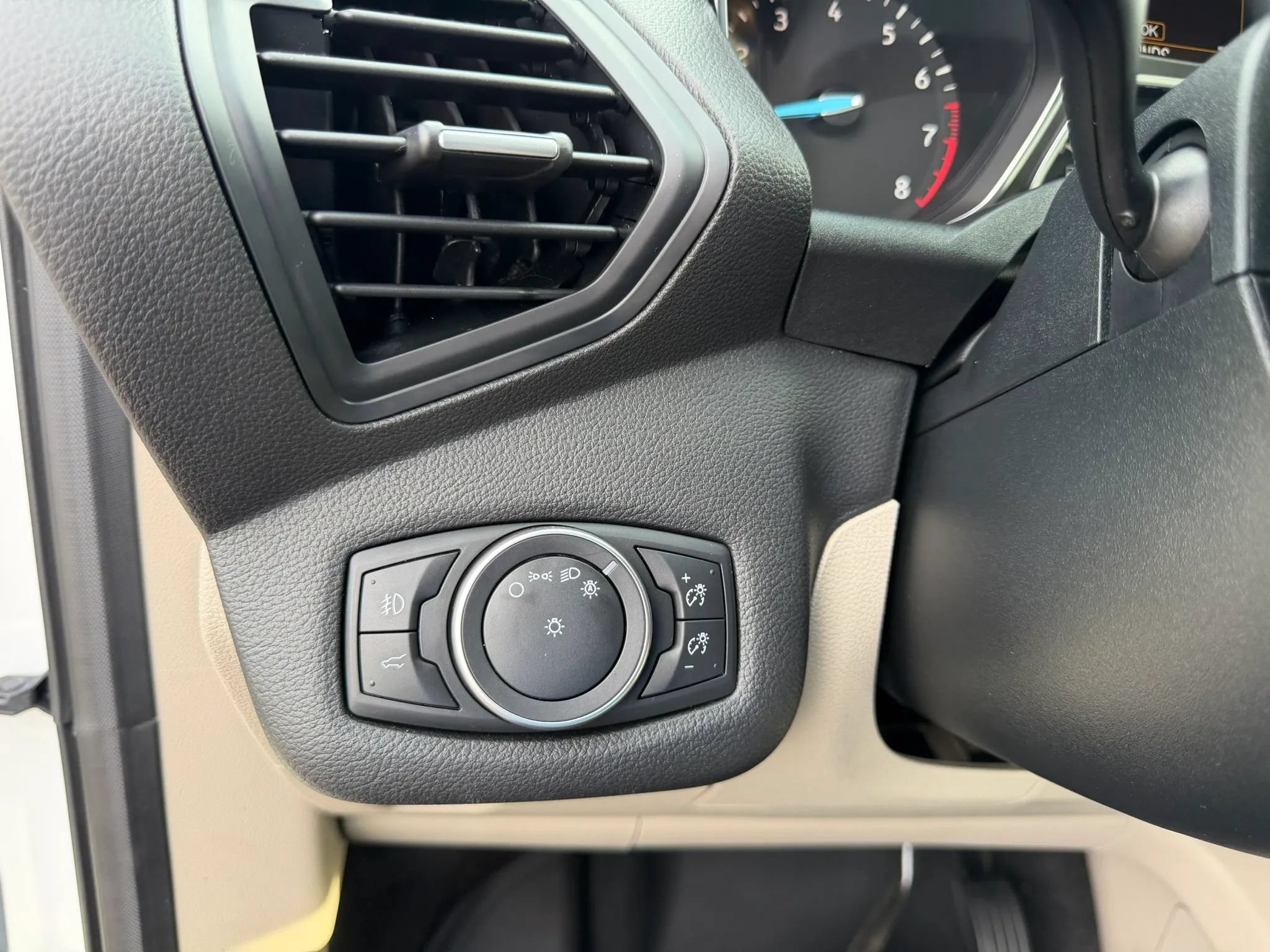 Used 2018 Ford Escape SE FWD image 21